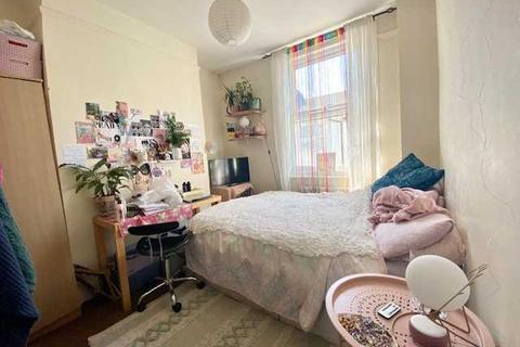 5 bedroom property to rent - Southover Street, Brighton