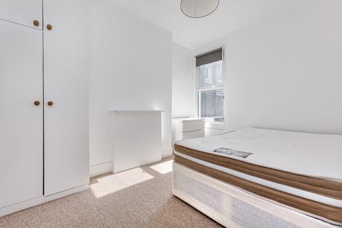2 bedroom flat to rent, Theatre Street, London