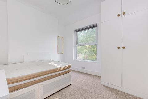 2 bedroom flat to rent, Theatre Street, London