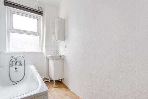 2 bedroom flat to rent, Theatre Street, London