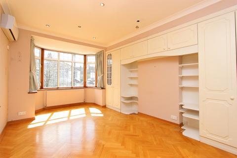 19 Garden Close, Banstead, SM7 2QB