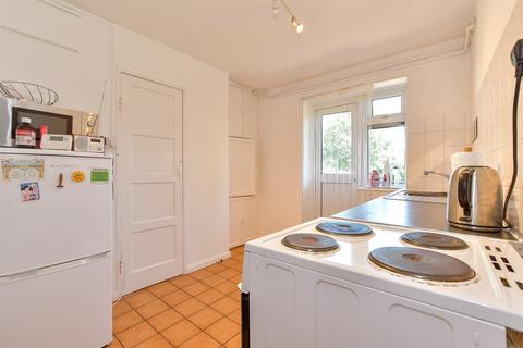 1 bedroom flat for sale, Rayne Court, South Woodford