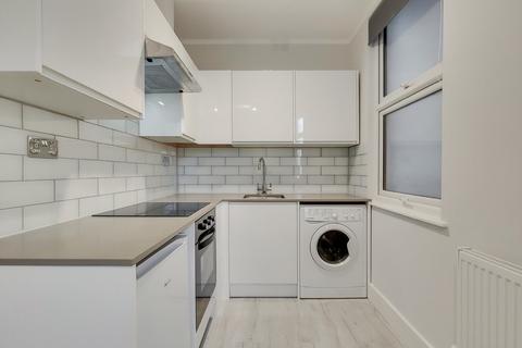 Apartment to rent, Golders Green Road, London