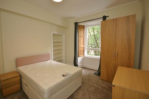 3 bedroom flat to rent, Montague Street, Newington, Edinburgh, EH8