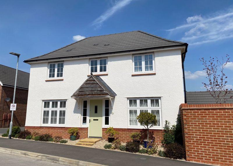 St Andrews Road, Warminster 3 bed detached house £345,000