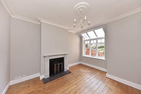 3 bedroom terraced house to rent, Cranford Avenue, Knutsford