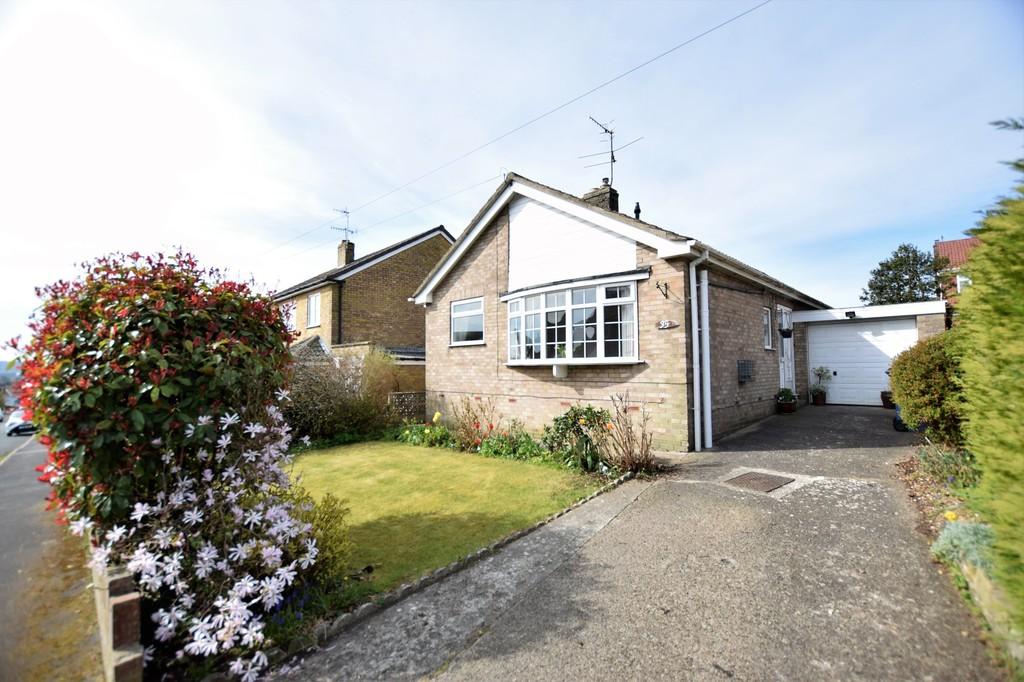 Meadow Drive, East Ayton, Scarborough 2 bed detached bungalow £200,000