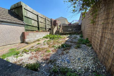 18 Crawshay Road, Tonypandy, CF40 1TD
