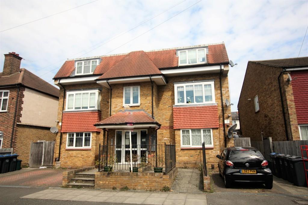Elmhurst Avenue, Mitcham 2 bed flat £299,950