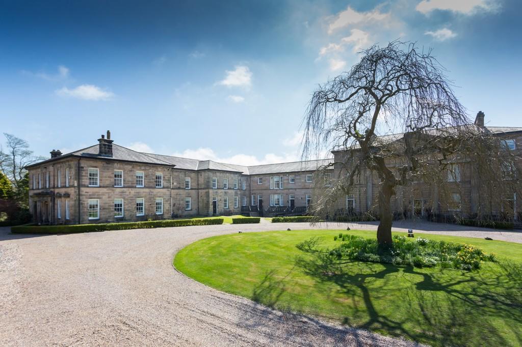 6 Standen Park House, Lancaster... 4 bed manor house £1,600 pcm (£369 pw)