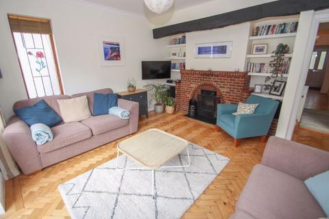 1 Brunswick Close, Thames Ditton, KT7 0EU