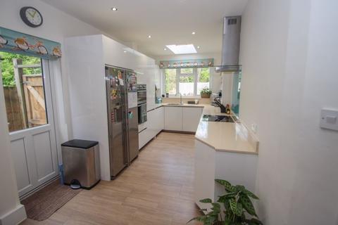 1 Brunswick Close, Thames Ditton, KT7 0EU