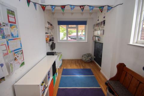 1 Brunswick Close, Thames Ditton, KT7 0EU