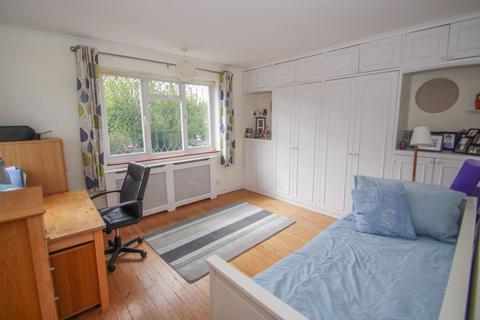 1 Brunswick Close, Thames Ditton, KT7 0EU