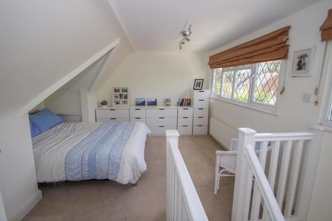 1 Brunswick Close, Thames Ditton, KT7 0EU