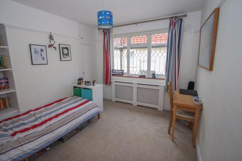 1 Brunswick Close, Thames Ditton, KT7 0EU