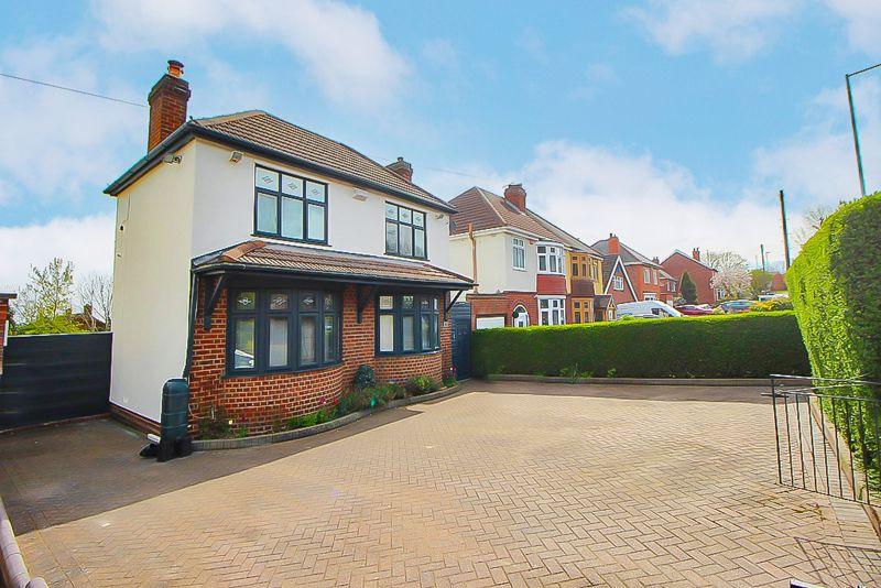 Hall Lane, COSELEY, WV14 9RJ 3 bed detached house £285,000
