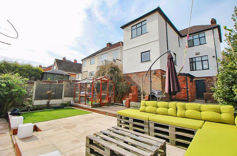 Hall Lane, COSELEY, WV14 9RJ 3 bed detached house £285,000