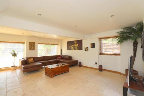 36a Ampthill Road, Silsoe, Bedford, MK45 4DX