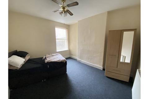 5 bedroom terraced house to rent, Vicarage Road, Smethwick