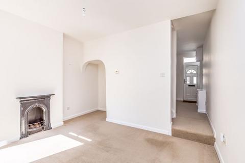 2 bedroom terraced house to rent, Wainscott Road, Southsea