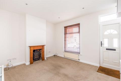 2 bedroom terraced house to rent, Wainscott Road, Southsea