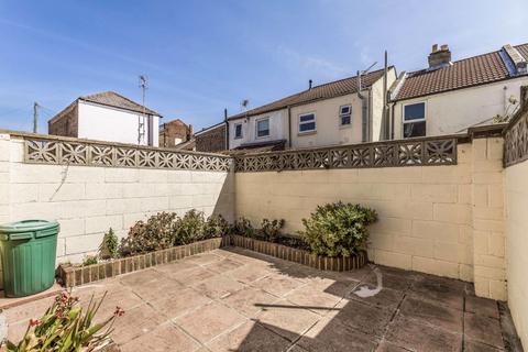 2 bedroom terraced house to rent, Wainscott Road, Southsea