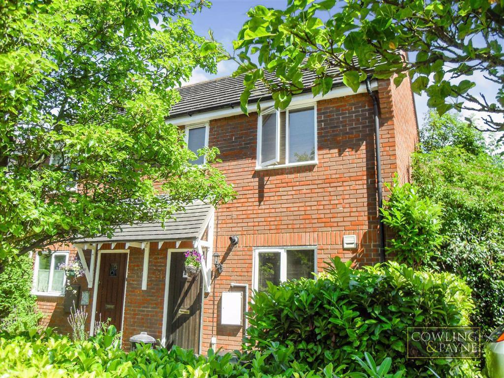 Blackthorn Court, Langdon Hills, Essex 2 bed semidetached house £950