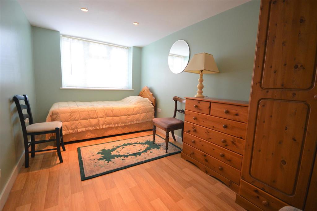 Ground floor bedroom 4/home office