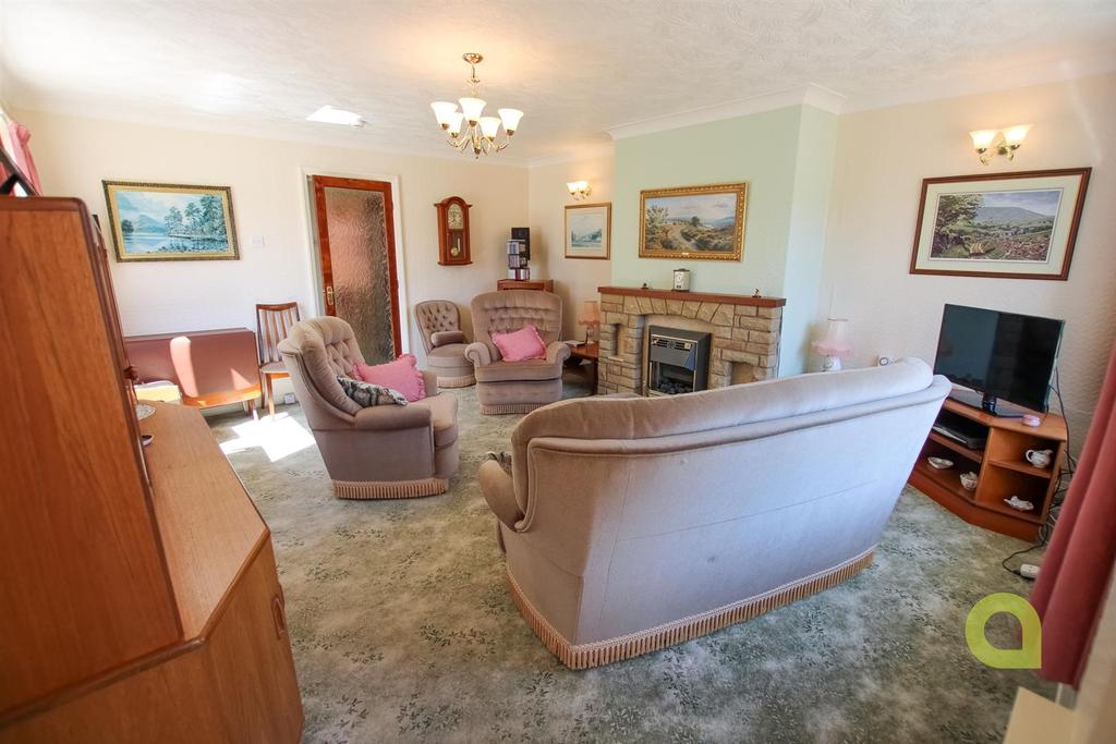 Moorland Road, Langho, Ribble Valley 3 bed semidetached bungalow £