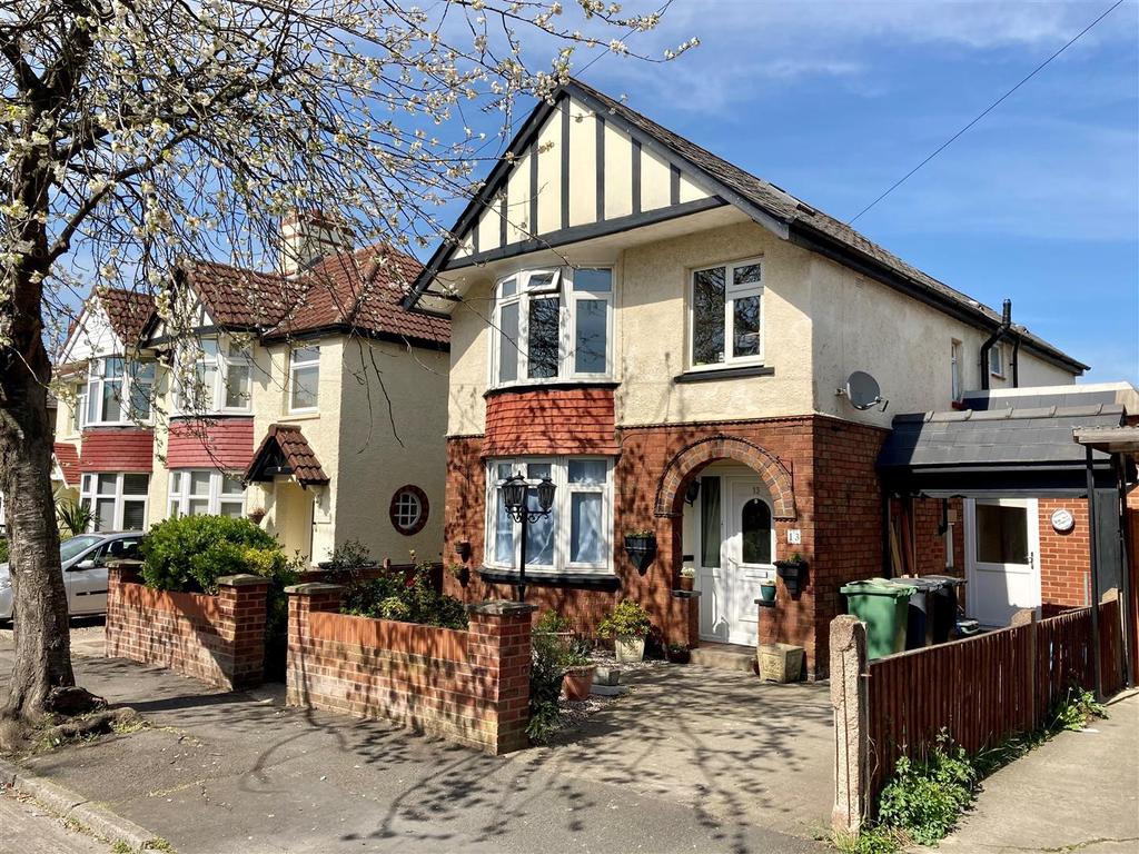 Newark Road, Gloucester 4 bed detached house £340,000