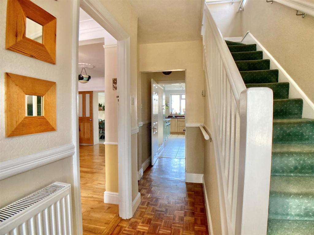 Newark Road, Gloucester 4 bed detached house £340,000