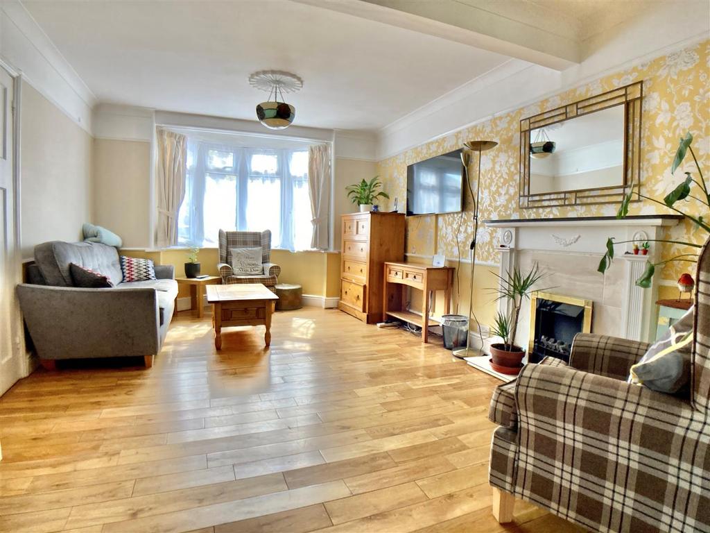 Newark Road, Gloucester 4 bed detached house £340,000