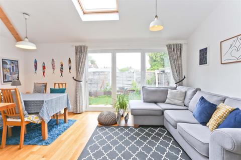 Flat 2, 40 North Street, Carshalton, SM5 2JD