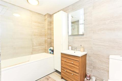 Flat 2, 40 North Street, Carshalton, SM5 2JD