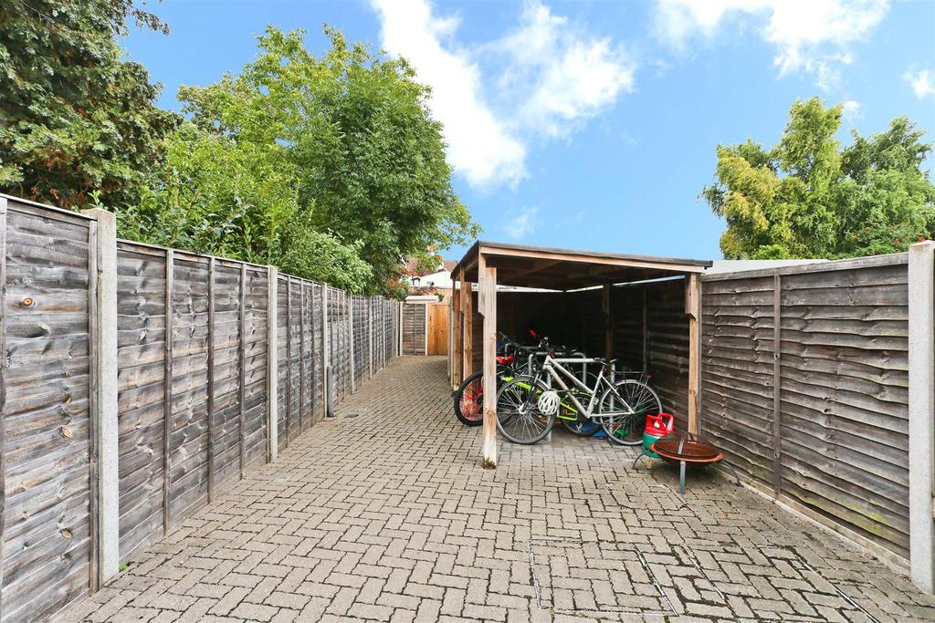 427488588 - 2, 40 North Street, Carshalton SM5-12.
