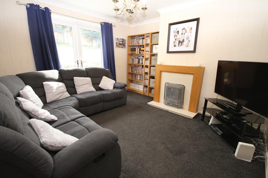 Rowantree Drive, Thorpe Edge, Bradford 3 bed semidetached house £125,000
