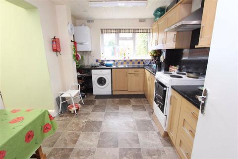 171 Henley Road, Ilford, IG1 2TP