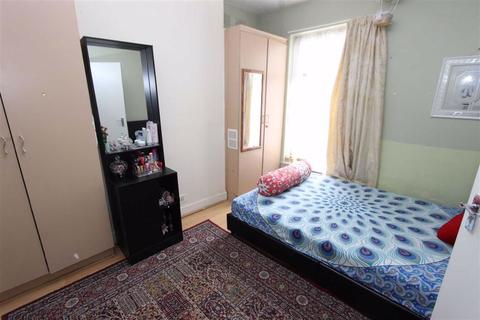 171 Henley Road, Ilford, IG1 2TP
