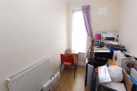 171 Henley Road, Ilford, IG1 2TP