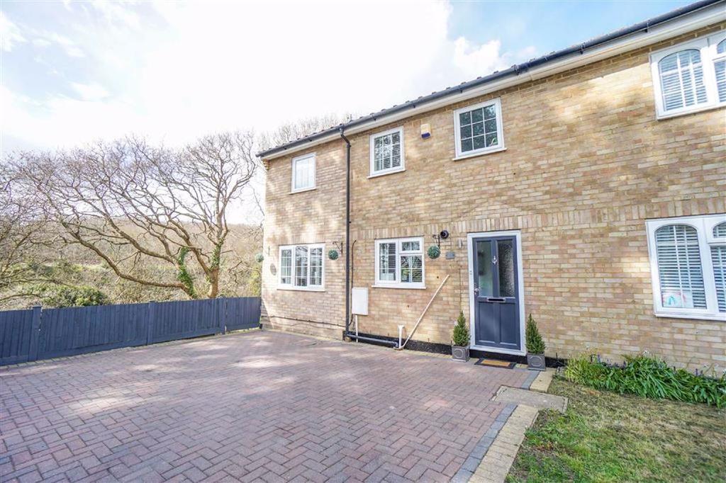 Wentworth Way, St. Leonardsonsea... 3 bed semidetached house £340,000
