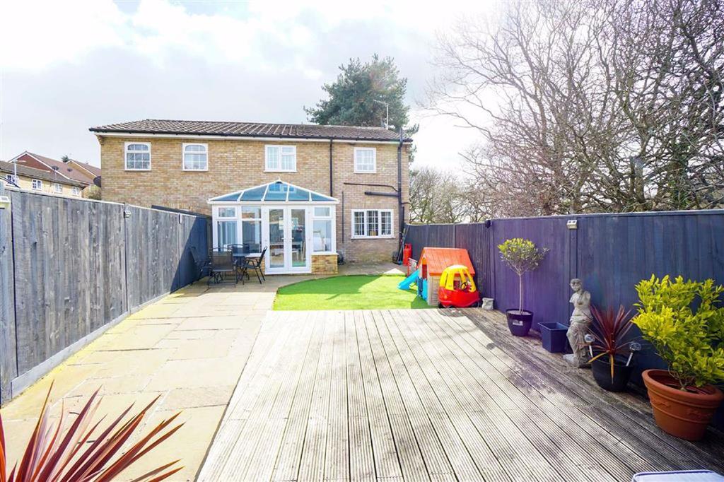 Wentworth Way, St. Leonardsonsea... 3 bed semidetached house £340,000