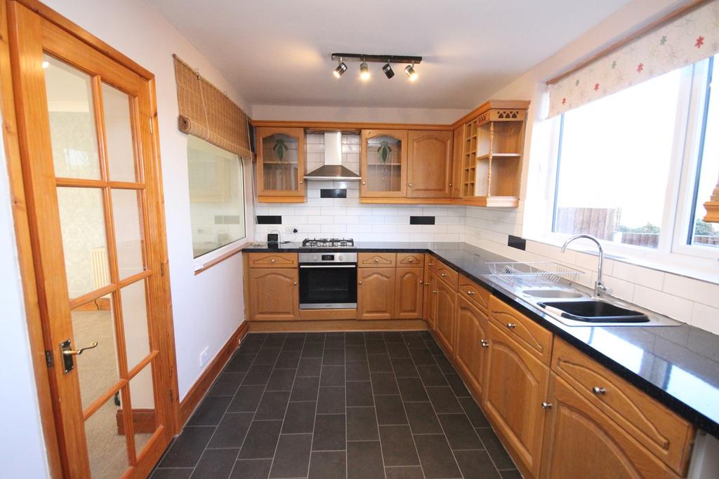 Golborne Dale Road... 3 bed semidetached house £800 pcm (£185 pw)