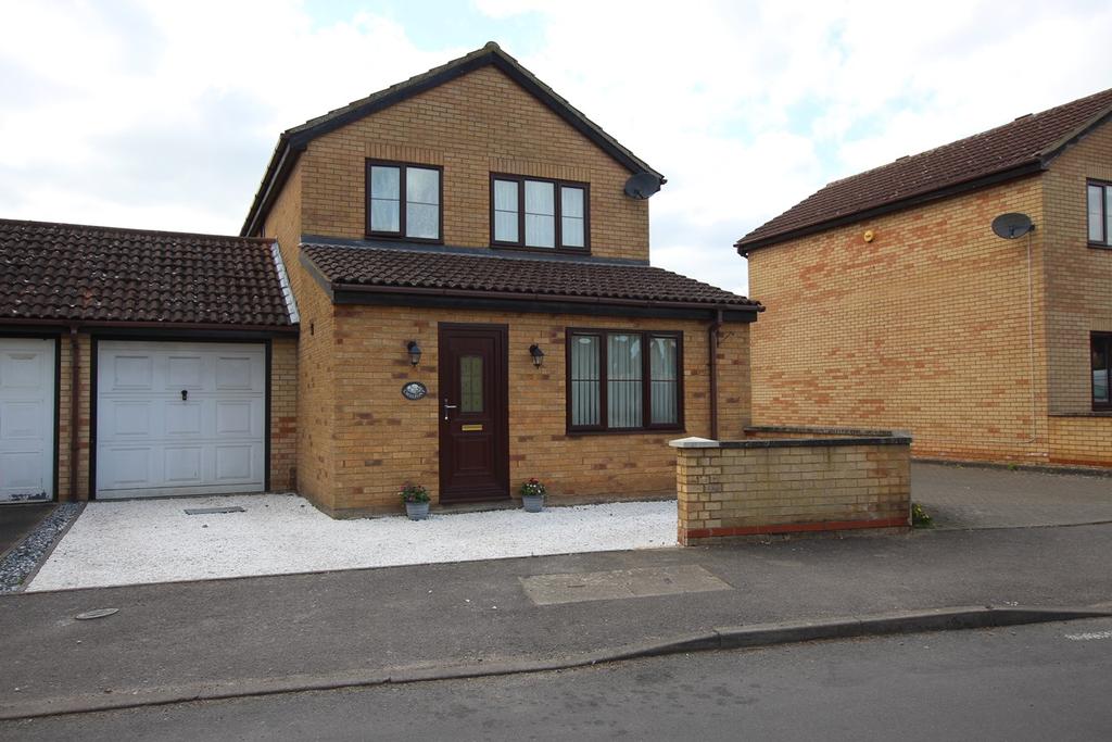Rookery Road, Wyboston, Bedford, MK44 3 bed link detached house for
