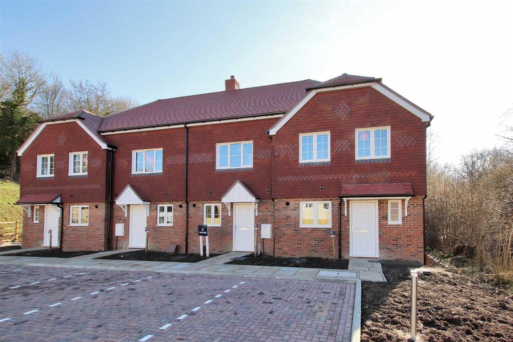 Millbourne Place, 4 Allingham Close, Borough Green 3 bed end of terrace