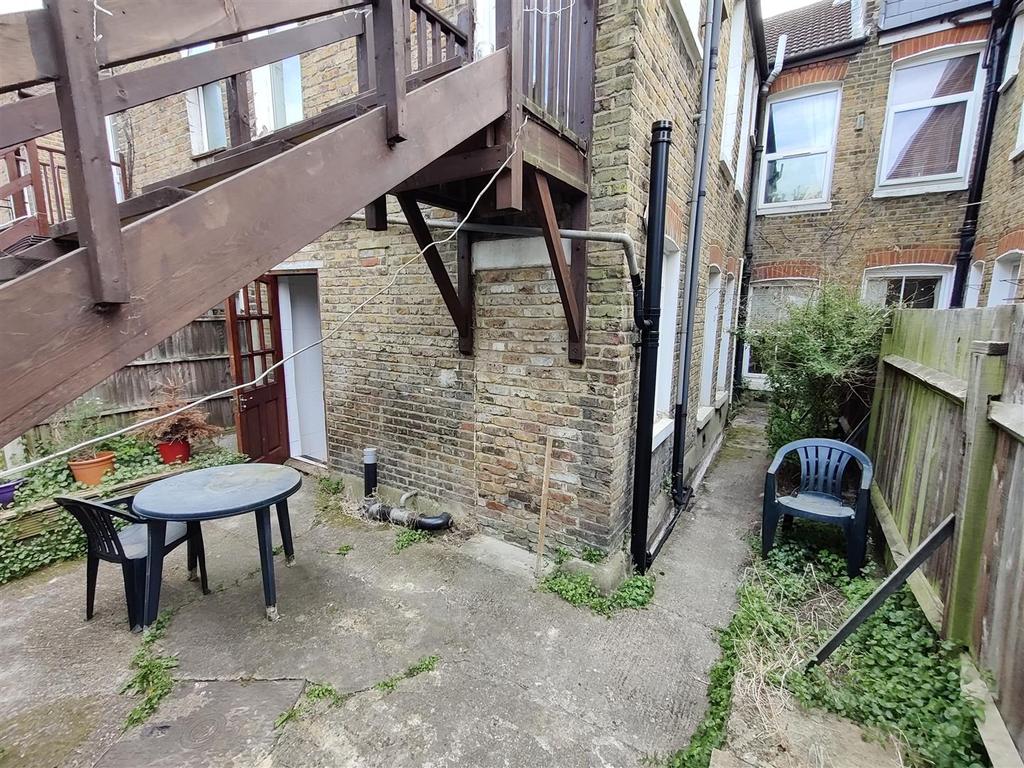 32 Kettering Street Bedroom Garden back.jpg
