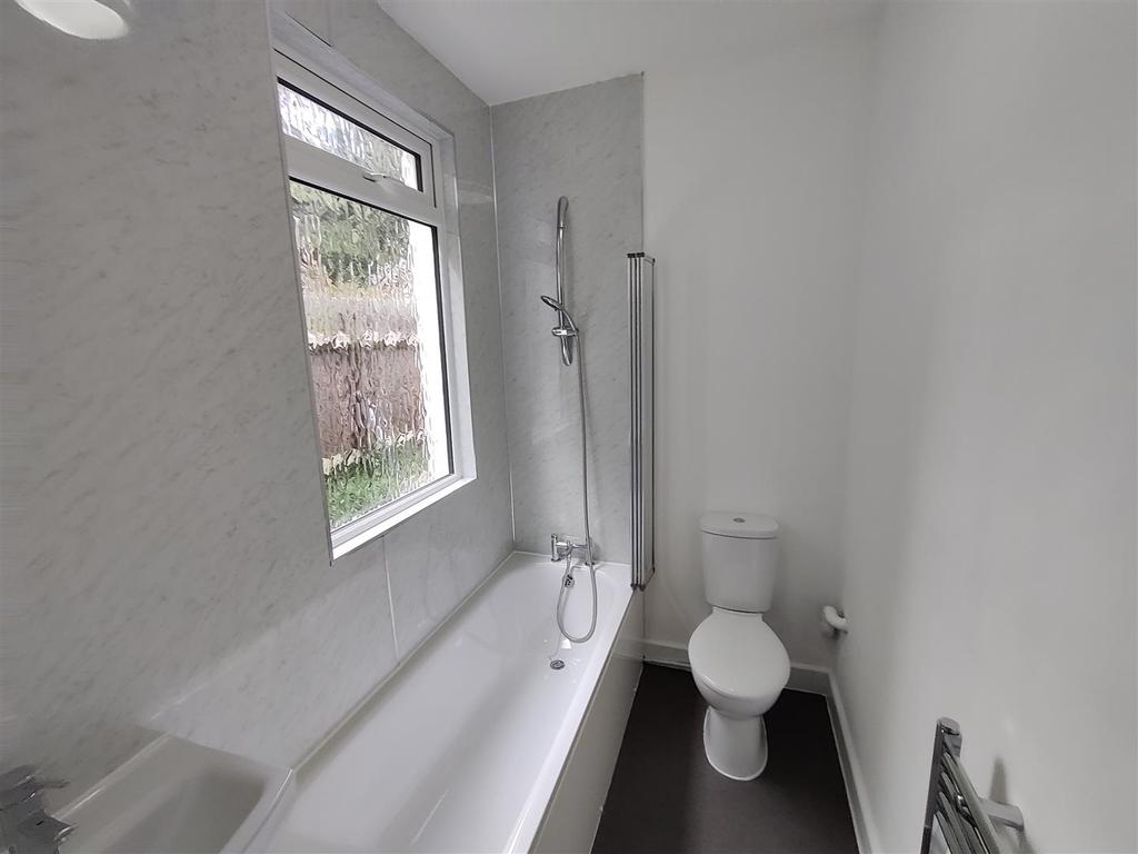 32 Kettering Street Bathroom.jpg