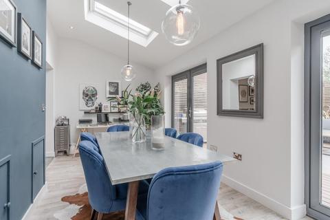 8 Chase View, Cheltenham, GL52 3AL