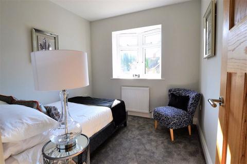 20a Chalgrove Way, Emmer Green, Reading, RG4 8SJ