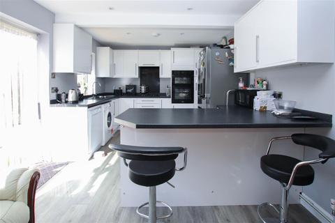 34 Vine Way, Brentwood, CM14 4UU